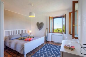 4 chambres, fer et planche à repasser, Wi-Fi gratuit, draps fournis