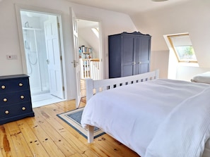 4 Schlafzimmer, Bügeleisen/Bügelbrett, Reisekinderbett, WLAN
