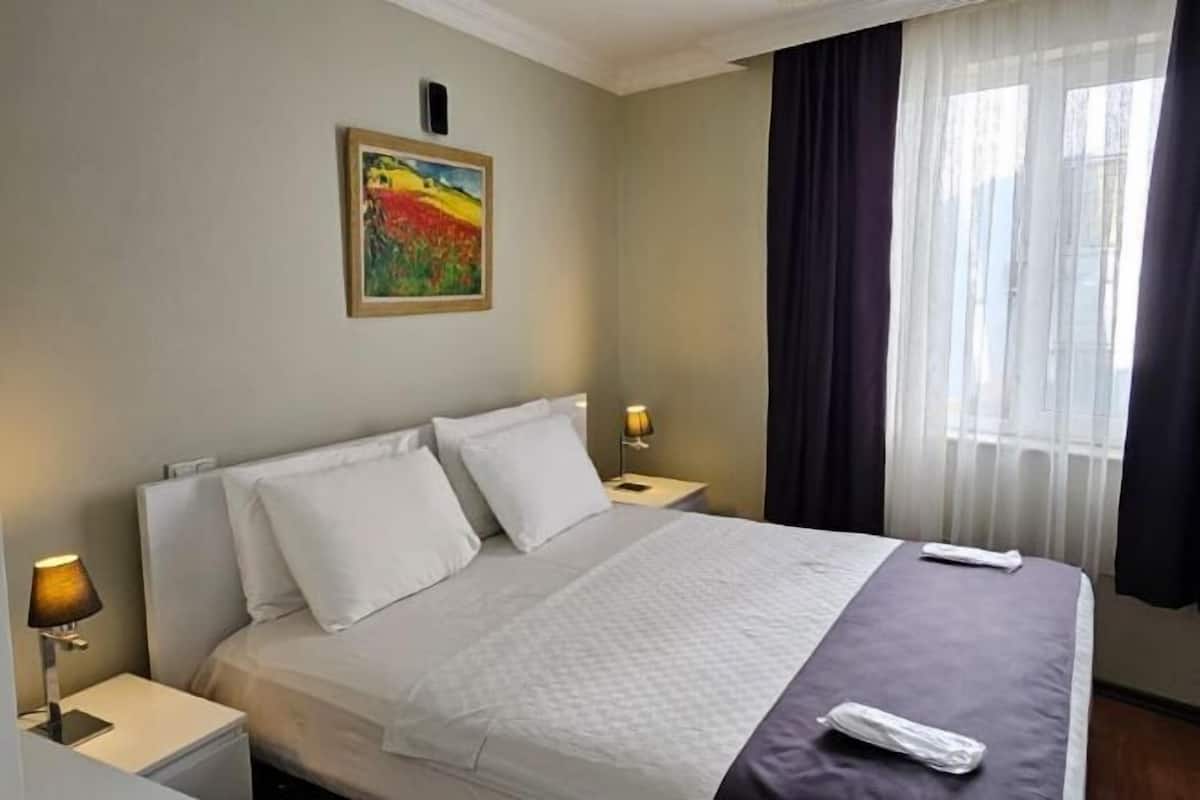 Peralatan tempat tidur premium, Wi-fi percuma, cadar katil