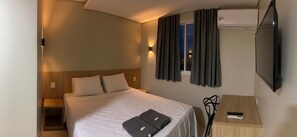 Double Room, City View | Desk, laptop workspace, free WiFi - Izzy Hotel (Uberlandia)