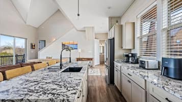 Suite | 5 bedrooms
