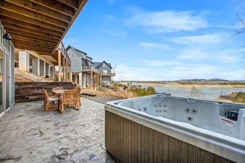 NEW Lake Cabin Sleeps 14 Indoor Pool Hot Tub