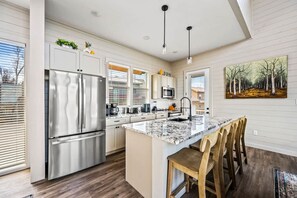 Suite | 5 bedrooms - NEW Lake Cabin Sleeps 14 Indoor Pool Hot Tub (Sevierville)