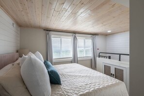 House | 2 bedrooms - Mountain Views Full Kitchen Indoor Pool Access (Gatlinburg)