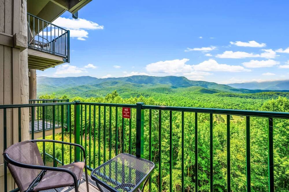 Sleeps 6 Full Kitchen Indoor Pool Mountains Views