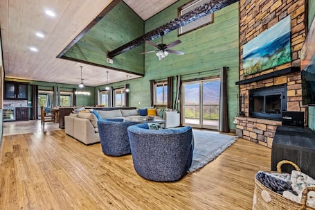Suite | 5 bedrooms