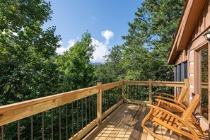 Suite | 2 bedrooms - Pet-friendly Hot Tub Soaker Tub Grill Full Kitchen (Gatlinburg)