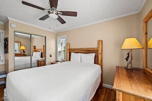 House | 2 bedrooms - Sleeps 4 Mountains Views Indoor Pool Sauna (Gatlinburg)