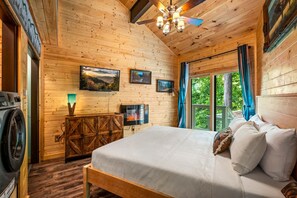 Suite | 3 bedrooms - 180 Views Sleeps 7 Private Hot Tub Full Kitchen (Gatlinburg)
