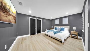 3 bedrooms, iron/ironing board, WiFi, bed sheets