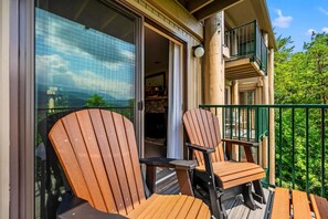 House | 1 bedroom - Indoor Pool Hot Tub Sleeps 4 Mountain Views (Gatlinburg)