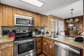2 bedrooms - Sleeps 4 Hot Tub Indoor Pool Mountain Views (Gatlinburg)