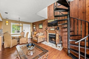 Apartment - Sleeps 4 Hot Tub Indoor Pool Mountain Views (Gatlinburg)