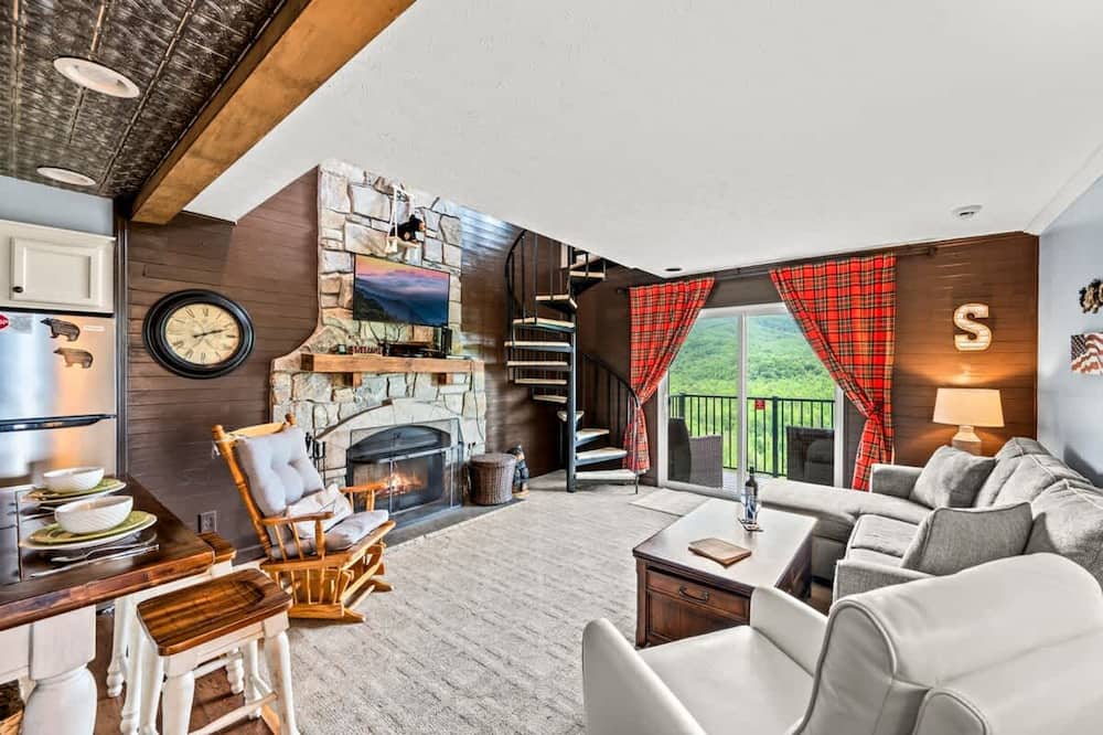 Sleeps 6 Pool Playground Mountain Views Hot Tub