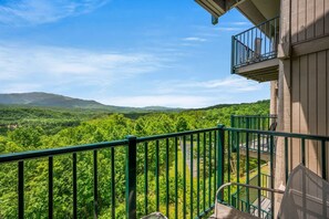 2 bedrooms - Indoor Pool Hot Tub Sauna Sleeps 6 Full Kitchen (Gatlinburg)
