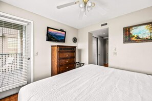 Apartment | 2 bedrooms - Indoor Pool Hot Tub Sauna Sleeps 6 Full Kitchen (Gatlinburg)