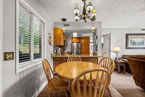 House | 1 bedroom - Private Balcony w Views Heated Pool Full Kitchen (Gatlinburg)