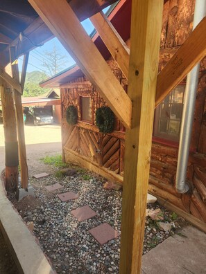 المنطقة المحيطة بالمنشأة