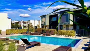 Piscina interna, piscina externa