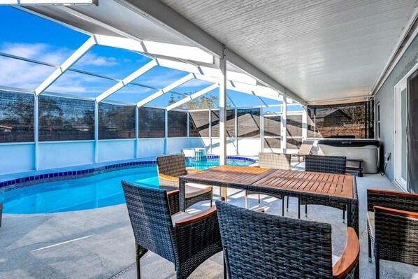 屋外ダイニングエリア