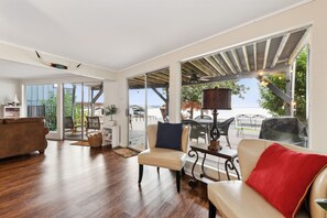 Living area - Lone Star Lake Cottage, SUNSET VIEWS, NEW deck/boat dock/putting green (Gun Barrel City)