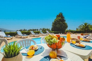 Villa | Outdoor dining