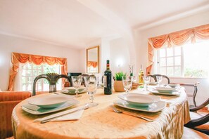 Villa | Dining
