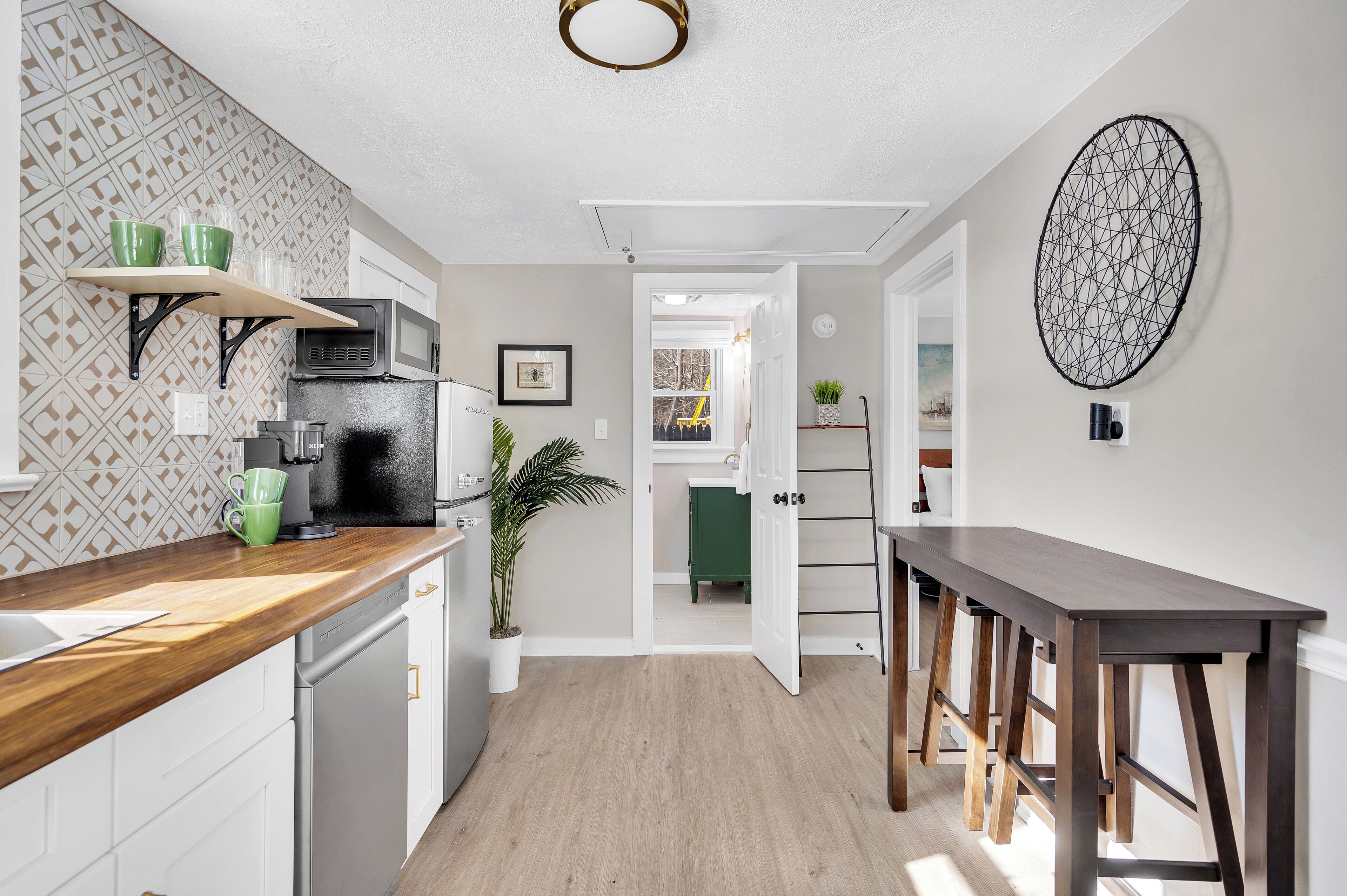 Refrigerador, microondas, horno y parrilla de estufa 