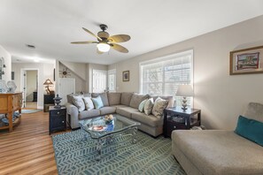 تلفزيون ذكي، كُتُب، مكتب، طابعة