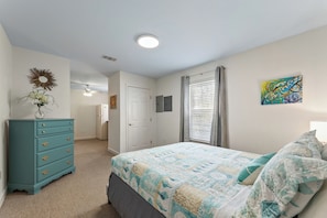 3 bedrooms, desk, iron/ironing board, travel crib - "Paradise at The Palms"
     Owner Operated (Navarre)
