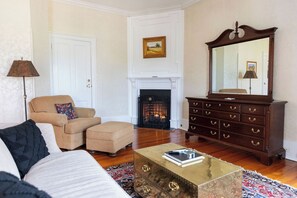 Meriwether Lewis | Safe på rommet, individuelt dekorert og individuelt innredet