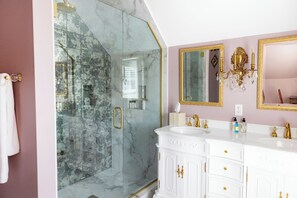Bathroom - Warner Hall (Gloucester)