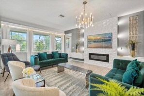 TV - 6 BD/ 5.5 BA/ Solara Resort (9055 SR) (Kissimmee)