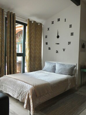 Deluxe appartement, rolstoeltoegankelijke douche, keuken | Woonruimte