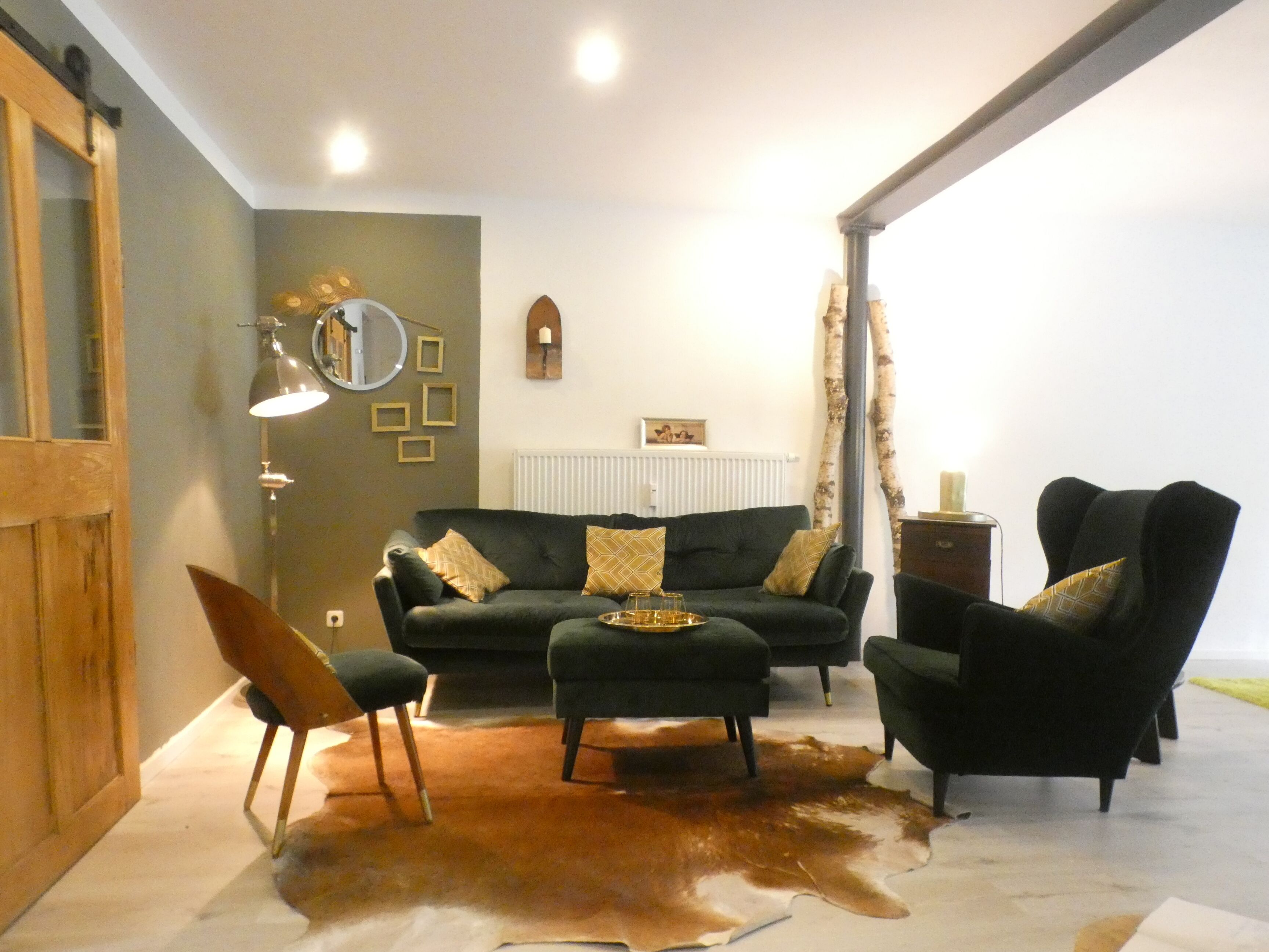 Télévision à écran plat de 90 pouces avec chaînes numériques, télévision