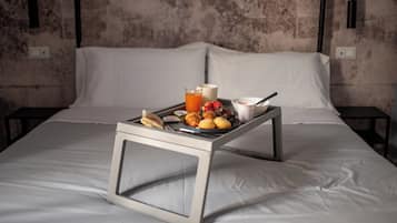 Desk, soundproofing, free WiFi