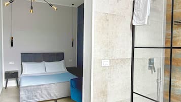 Desk, soundproofing, free WiFi