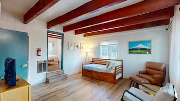 2 bedrooms, internet, bed sheets