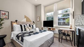 Desk, iron/ironing board, travel cot, WiFi
