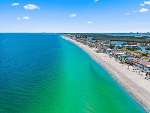 Beach nearby - Beachside Bliss – Walk to Beach + Pool & Dock (Bonita Springs)