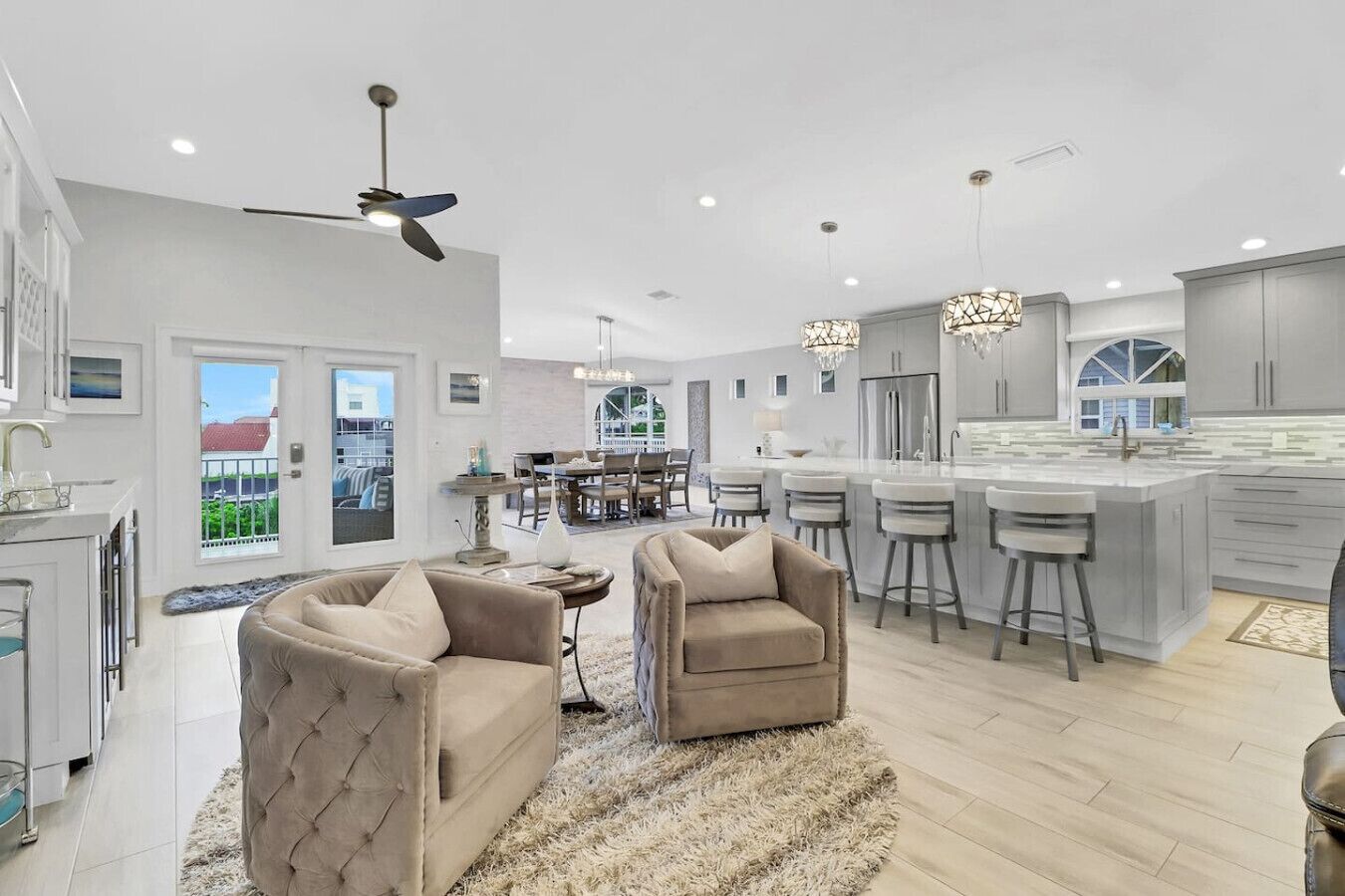 Smart-TV, Kamin, Tischtennisplatte, Stereoanlage