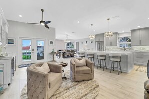 Smart TV, fireplace, table tennis, stereo