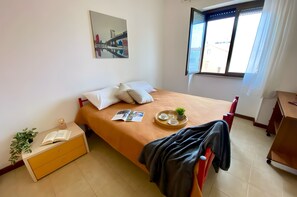 2 chambres, bureau, fer et planche à repasser, Wi-Fi gratuit