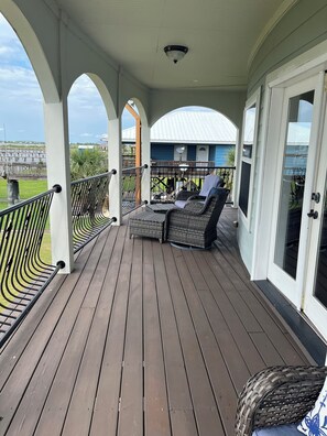 Terrace/patio - LAKE HOUSE. Serene, charming 5-bedroom house in greater New Orleans. (New Orleans)