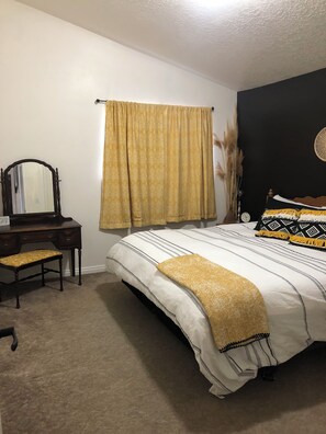 4 bedrooms, desk, iron/ironing board, travel cot