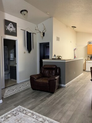 Interior - Cozy 4-bedroom house in Pocatello that will fit your stay! (Pocatello)