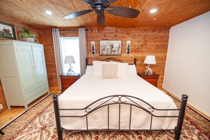 2 bedrooms, iron/ironing board, travel cot, free WiFi - 2BR “secret” cabin on 20 acres close to Interstates-Boiling Springs/Inman, SC (Inman)