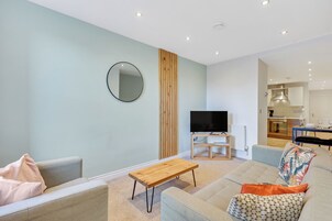 Appartement | Salle de séjour | Télévision de 30 pouces avec chaînes par satellite