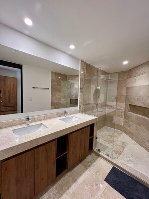 Luxury Apartment, Private Pool, Sea View | Bathroom