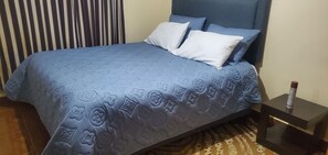 Doppelzimmer zur Einzelnutzung, Gartenblick | Bügeleisen/Bügelbrett, kostenloses WLAN